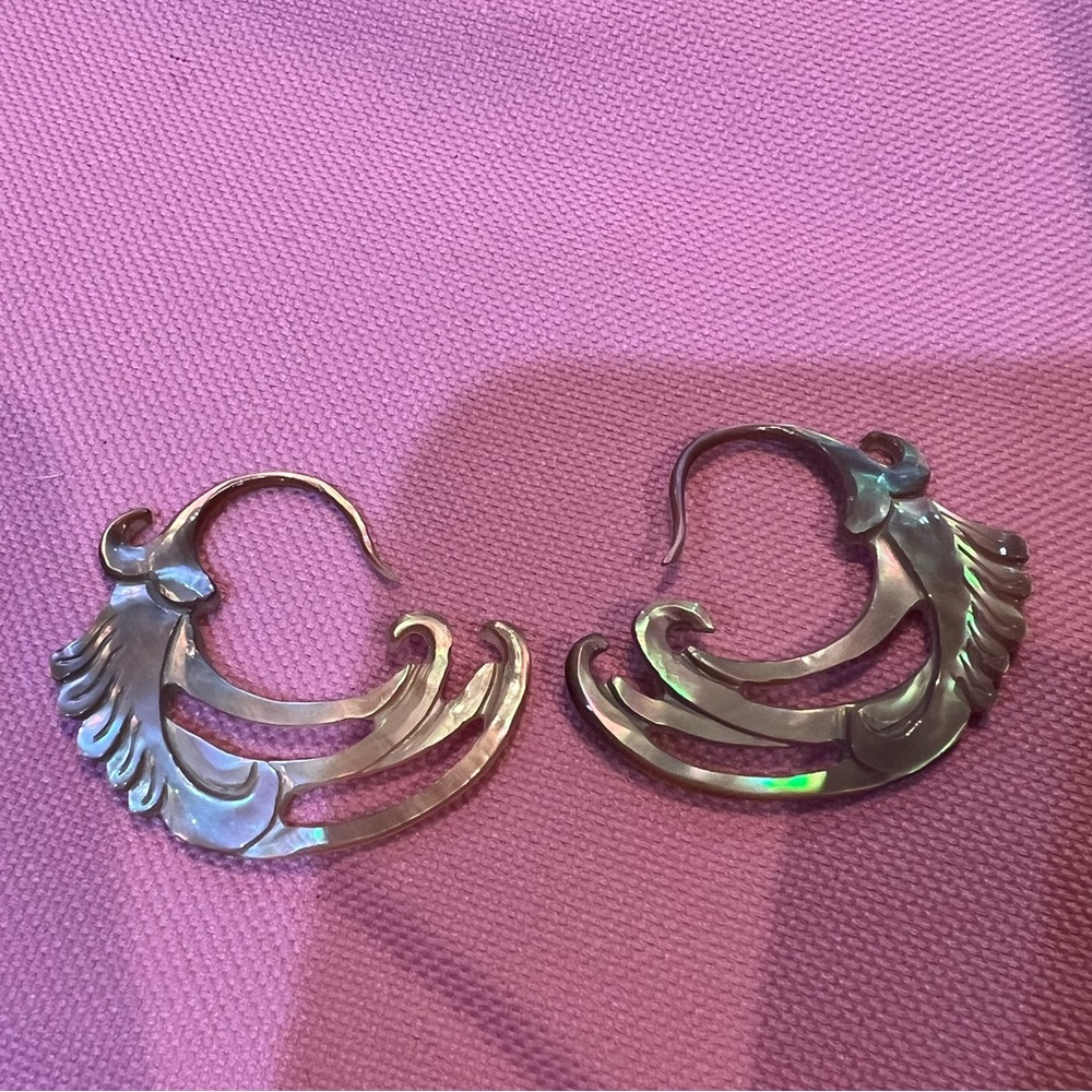 GORGEOUS Mother of Pearl 12g Earrings